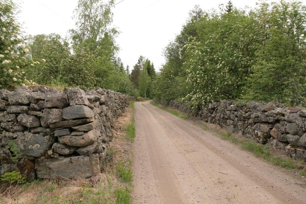 FCG Suunnittelu ja Tekniikka Oy Selostus 9 (78) Kuva 3. Perinteistä kiviaitarakentamista Puukankaalla (FCG / M.Tuomala).