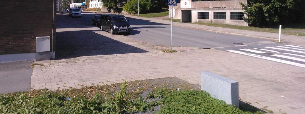 Toisaalta on vielä paljon avointa tilaa, kuten rakentumaton tontti ja seminaarin kenttä sekä parkkialueet.