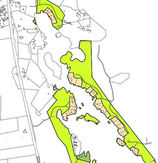 Hankealueen läheisyyteen sijoittuvilla Uksjärven ja Lampinjärven alueilla on voimassa olevat ranta-asemakaavat.