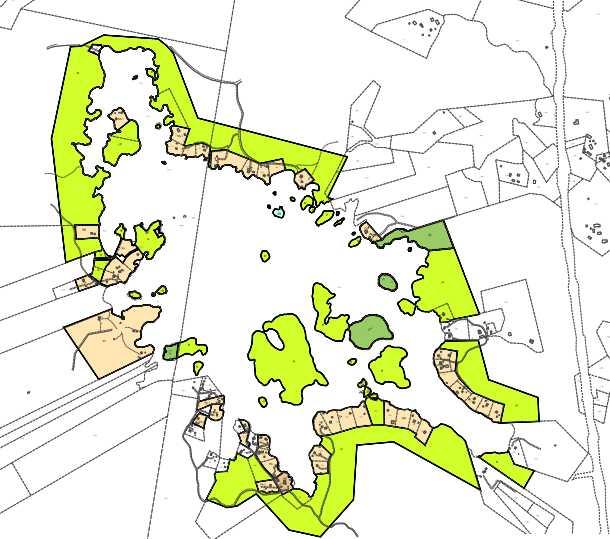 Kuva 15-8. Ote Porin kaupungin ajatasa-asemakaavasta, Uksjärven ranta-asemakaava-aluetta hankealueen koillispuolella. Vaaleanruskeat alueet ovat loma-asuntotontteja. 15.5 Vaikutukset kaavoitukseen Maakuntakaava Maakuntakaavan mukaisen maankäytön toteutuminen on positiivinen vaikutus.