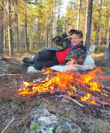 Mettäterapia Luontoon pohjautuvaa päihdekuntoutusta Mettäterapia on SamiSoster ry:n, Enontekiön kunnan ja PaKaste II -hankkeen yhteistyönä kehittämää ja toteuttamaa luontoympäristössä tuotettua