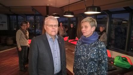 koulubussista ja opettajainhuoneen ilmapiiristä sekä tanssia musiikin tahdittamana.