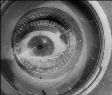 Dziga Vertov: Mies ja elokuvakamera (NL 1929) Myös Epsteinille elokuva erityisesti elokuvakamera mutta myös elokuva-apparaatti laajemmassa merkityksessä on ennen muuta kone, joka antaa aivan
