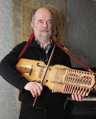 ) Ranskan keisarin mukaan nimettyjä marsseja on useita, tässä nummelalainen versio Ukko Lundgrénin mukaan. Säkkipillistä on hajatietoja Suomestakin.