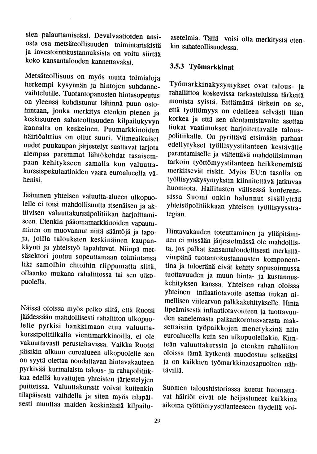 sien palauttamiseksi. Devalvaatioiden ansiosta osa metsäteollisuuden toimintariskistä ja investointikustannuksista on voitu siirtää koko kansantalouden kannettavaksi.