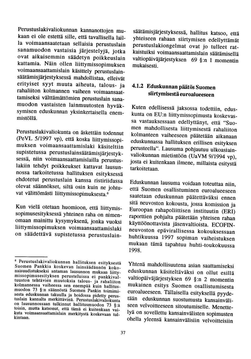 Perustuslakivaliokunnan kannanottojen mukaan ei ole estettä sille, että tavallisella lailla voimaansaatetaan sellaisia perustuslain sanamuodon vastaisia järjestelyjä, jotka ovat aikaisemmin säädetyn