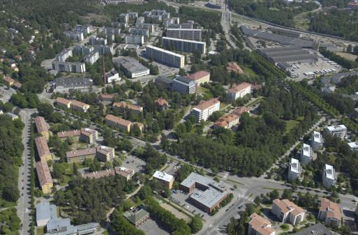 VAIKUTUKSET IHMISTEN ELINOLOIHIN JA ELINYMPÄRISTÖÖN Lähtötilanne Palvelut - Sosiaali- ja terveyspalvelut - Päiväkoti - Opetuspalvelut (kaupalliset elinkeinovaikutuksissa) Alueella on sosiaali- ja