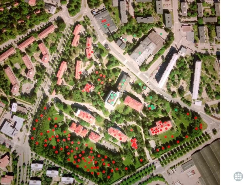 8 (36) Tilaisuudessa vertailtiin myös monipuolisen palvelukeskuksen sijoittamista vanhoihin rakennuksiin sairaala-alueelle tai erilleen uudisrakennuksiin pesuloiden tonteille.