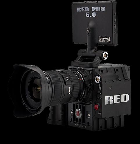 27 4.1.2 Scarlet KUVA 19. Red Scarlet sekä Red Pro 5.0 monitori. (Red 2013.) Scarletin Red toi markkinoille vuonna 2011, edullisempana vaihtoehtona yhtiön Epic - kameralle.