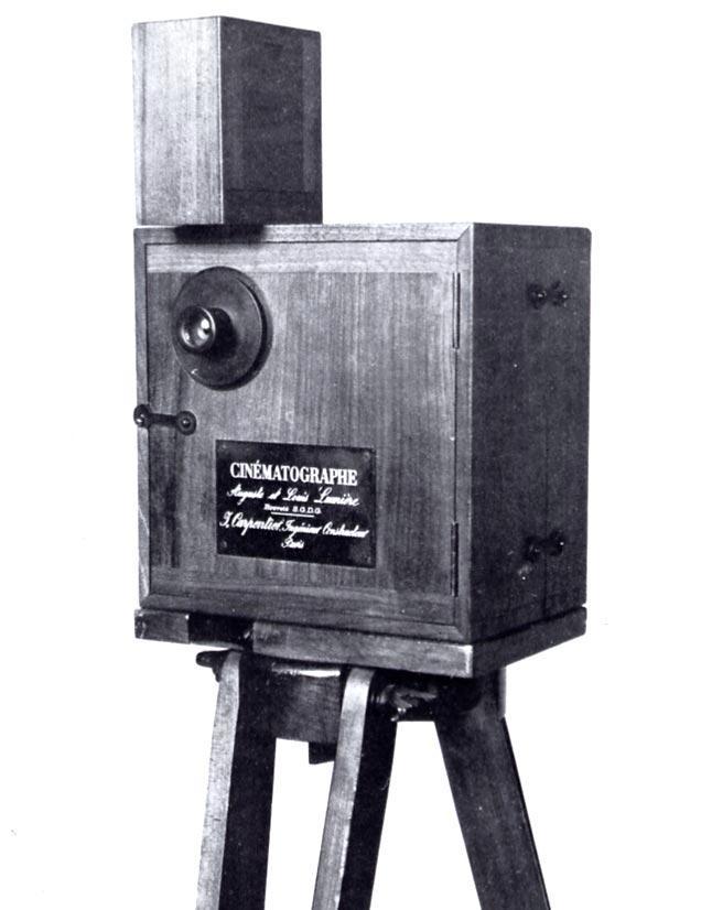 9 KUVA 4. Lumierién käyttämä kinematografi. (Wikipedia 2013