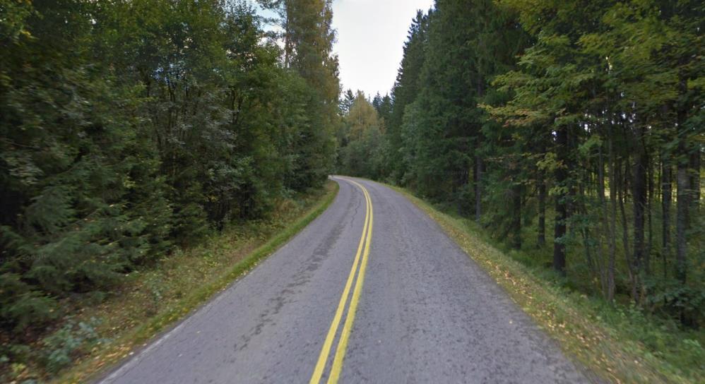 60 km/h on suhteellisen nopea vauhti pimeällä, ahtaalla ja mutkittelevalla tiellä.