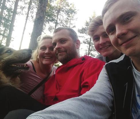 Ouluun Ojala muutti miehensä Heikin kanssa vuonna 1998 ja asustelee siellä vielä nykypäivänä kahden poikansa, Onnin ja Artun sekä Ismo-koiran kanssa.
