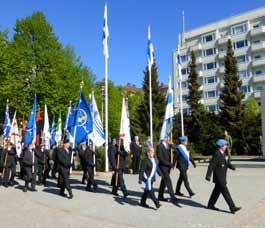 4.6. Puolustusvoimien lippujuhlapäivänä, Marskin syntymäpäivänä, nähdään monissa kaupungeissa upeita paraateja.