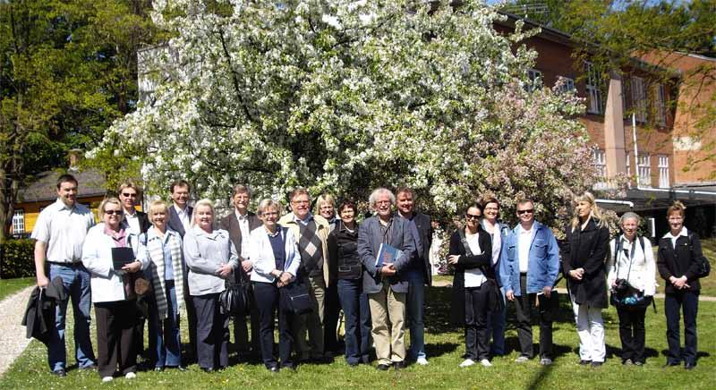 SUOMEN KANSANOPISTOYHDISTYS FINLANDS FOLKHÖGSKOLFÖRENING RY TOIMINTAKERTOMUS 2008-2010 Kansanopisto Folkhögskolan -lehden lukijamatkalaiset Grundtvigs Højskolessa Hillerødissä.