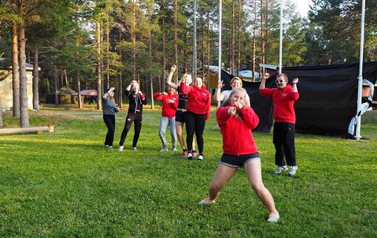 NUORTEN JA LASTEN LEIRITOIMINTA Hengenpelastusta, leikkejä ja lajikokeiluja LETE-leirillä Kemissä Perinteinen lasten- ja nuorten LETE-leiri järjestettiin heinäkuussa Kemin Ajoksessa.