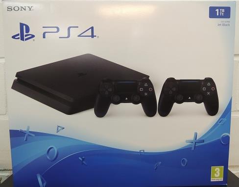 Kuvussa kolhu M117 Pelikonsoli Sony PlayStation 4 Slim Jet Black 1TB, CUH-2016B M118 Roskakori PP-Tuote