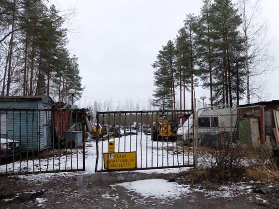 määrien selittäjänä sovitin ne aluksi yleistettyyn lineaariseen malliin, jonka pohjalta laskin varianssihajotelman. Lohkon luonne selitti neljänneksen sekä yksilö- että lajimäärän vaihtelusta.