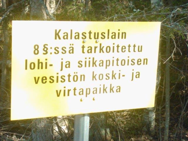 röykkiöistä muodostaa kiviaitoja. Alueen koillisosassa on talon kivijalka, röykkiöt lienee tämän torpan asujan työn tulosta. Museoviraston lausunnon (28