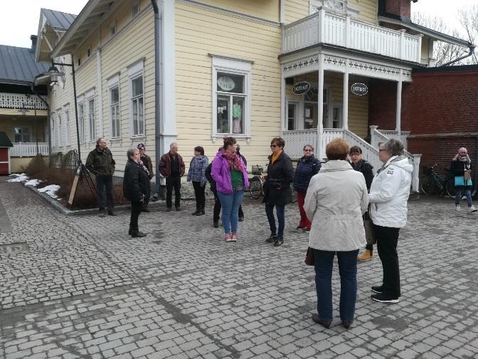 avaa monesti ideoita ja avartaa näkemystä tapaan muuttaa toimintaansa, joka kehittää omaa elinympäristöään ja toisaalta sillä voidaan saada myös huomio, että usko omaan tekemiseen vahvistuu ja niitä