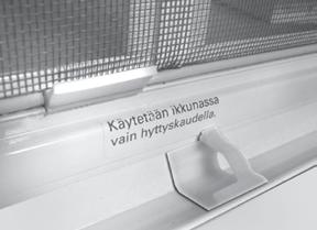 Sitten kehys painetaan paikoilleen vaivattomasti kiinnikkeillä. Kehäirtoristikko irrotetaan ja kiinnitetään vastaavalla tavalla. Rikkoutuneen verkon vaihto.
