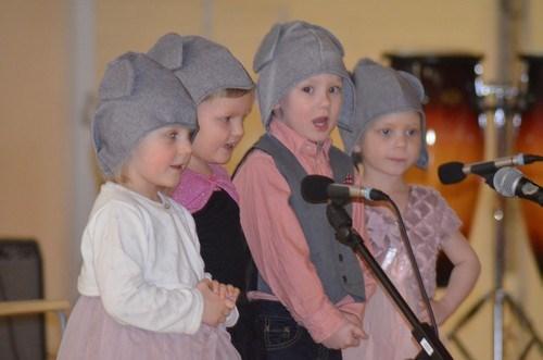Suonenjoen joulukonsertti pidettiin 29.11.2015 Suloisia hiirulaisia Rautalammin kevätkonsertissa 14.4.2015 www.sukellasuonenjokeen.