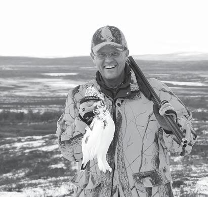 Kotitallissa on tällä haavaa neljä hevosta. Hevoset on enemmän Tiinan juttu, kun minä taas olen keskittynyt metsästyskoiriin. Koiraharrastuksen olen aloittanut kaksikymmentä vuotta sitten.