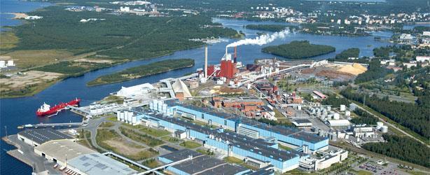 2 STORA ENSO Stora Enso on monikansallinen metsäteollisuusyhtiö. Stora Enso työllistää maailmanlaajuisesti noin 25000 työntekijää yli 35 maassa.