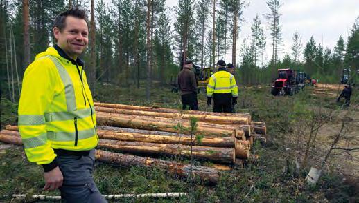 Suuret pyörät ja korkea maavara, etupyöriä seuraavat telipyörät, esittelee Mäntynen koneensa helppoa ohjattavuutta ja hallittavuutta eri maastoissa, pahoja jälkiä jättämättä.