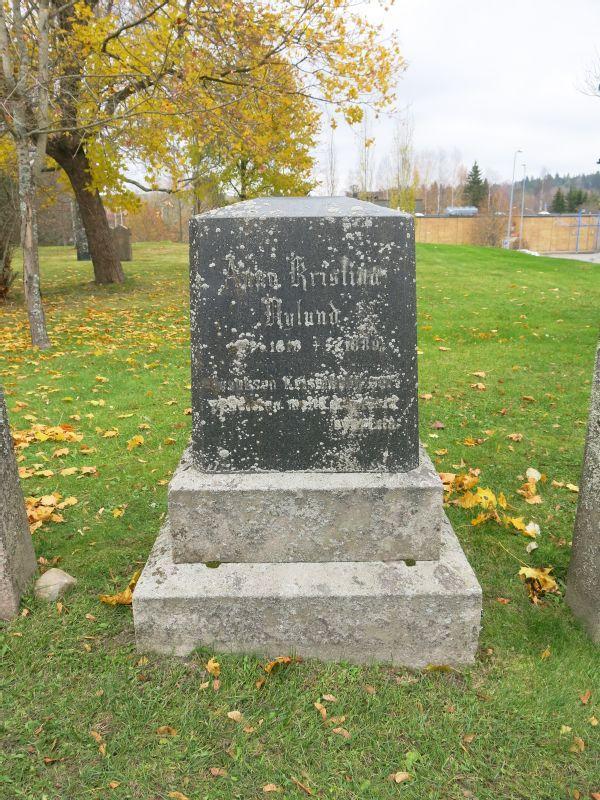 101 / 117 Harjan muoto Pintakäsittely Symbolit Symbolien tekniikka Valmistaja Taideteos Muistomerkin kuvaus nurkista