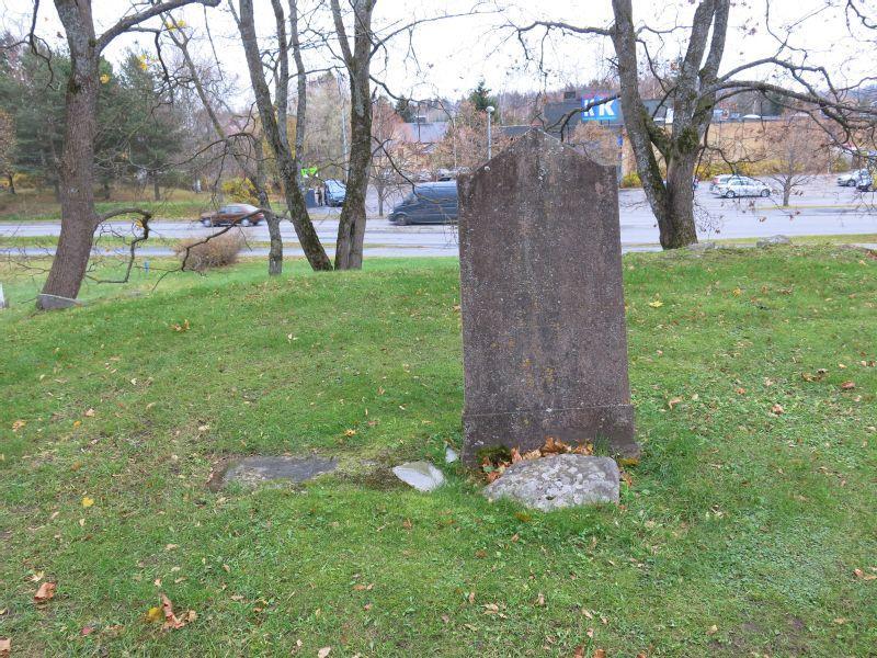 64 / 117 TAMLANDER, Osasto 01, Rivi 01, Numero 023 Heli hautausmaa : 54 Akaan 193 Hauta- ja inventointitiedot Hautausmaa Akaan hautausmaa Osasto 01 Rivi 01 Hauta 023 Muistomerkkien määrä 1 Haudan