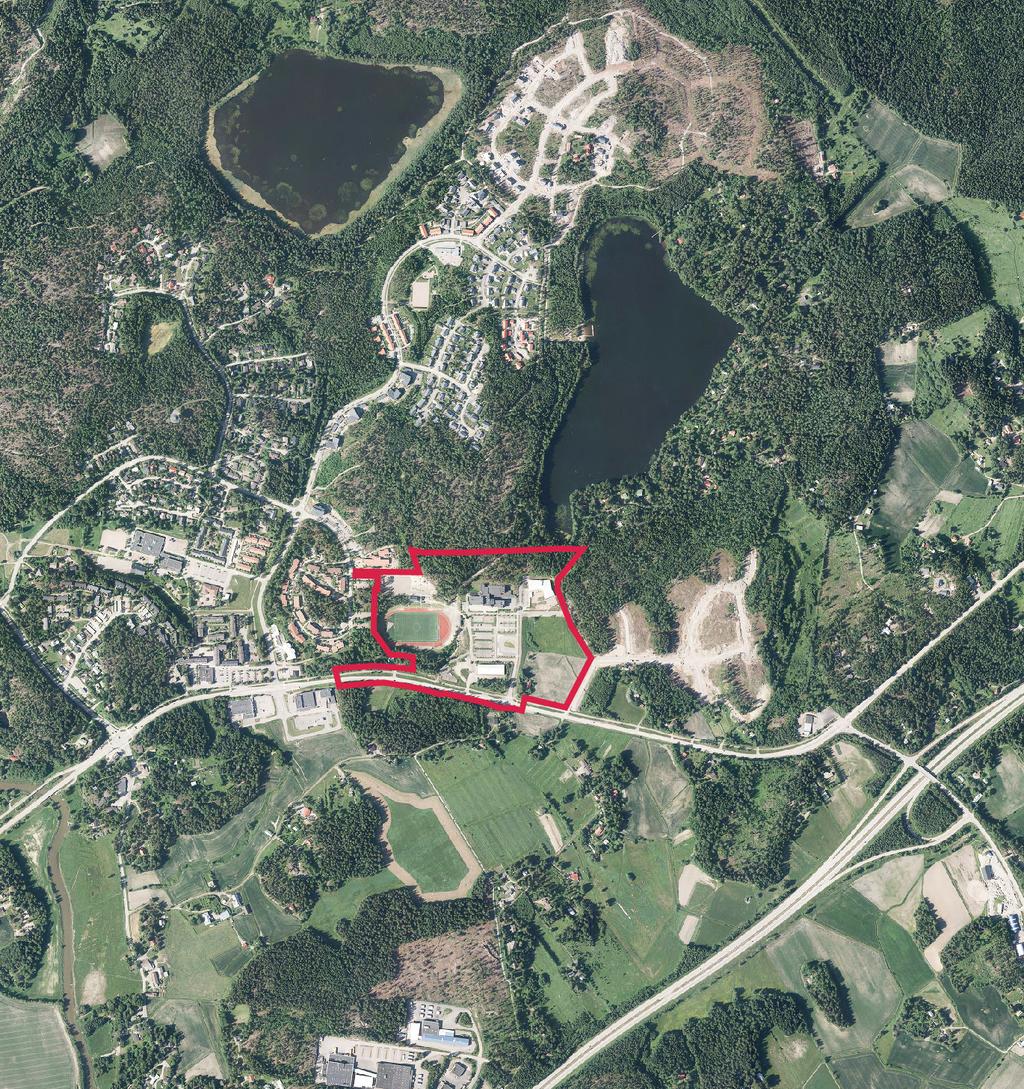 Ilmauva aava-alueelta vuodelta 0. Kaava-alueen rajaus esitetty uvassa unaisella. Flygbild av lanområdet från år 0. Planområdets avgränsning anges å bilden med rött. Maauntaaava Ymäristöministeriön 5.