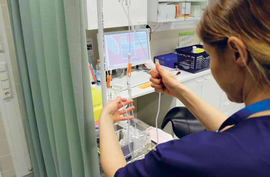 Kaupunki kehittyy Tilannekatsaus terveydenhuoltoon TEKSTI: sanakammari KUVA: Kouvolan kaupunki Kouvolan terveydenhuolto kohtaa lähivuosina suuria muutoksia, jotka näkyvät ja tuntuvat kaupunkilaisten