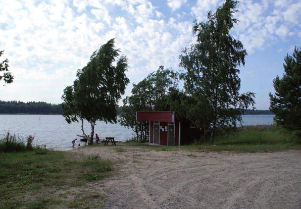 Vaihtoehto 1: Vaihtoehdossa 1 rakennettavat tuulivoimalat muodostavat noin 13 kilometriä pitkän mantereen suuntaisen tuulivoimala-alueen.