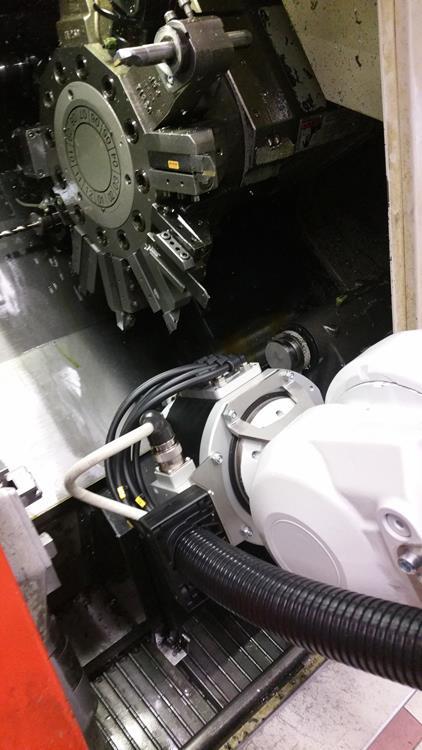 30 7.2 Parannusehdotukset Jotta automaattinen koneistussolu pystyisi toimimaan paremmin erilaisten työstökappaleiden kanssa, tarvitsee robotille luoda vielä uudentyyppinen tarttuja.