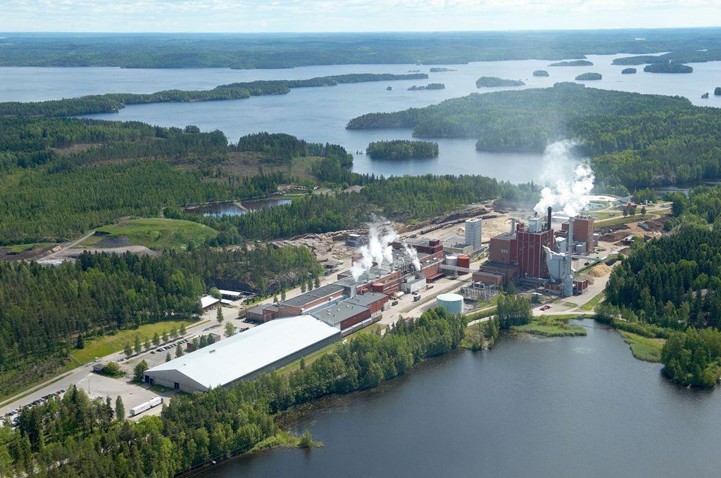2 2 YRITYKSEN ESITTELY 2.1 Stora Enso Heinola Fluting Heinola Fluting on puolikemiallisen flutingin eli aallotuskartongin raaka-aineen valmistukseen erikoistunut paperitehdas (KUVA 1).