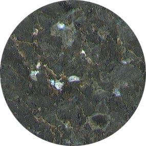 Emerald Pearl ( Norja ) * Mustanharmaa, isorakeinen kivi, jossa välkehtiviä kiteitä, yleisvaikutelma tumma. Kivi on isorakeinen, faasireunassa saattaa ilmetä rosoisuutta.