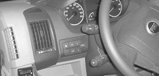 Tietyissä matkailuautoissa on lämmönvaihdin (VVX) ja lämpöpaketti (VP1) kuljettajan istuimen alla.