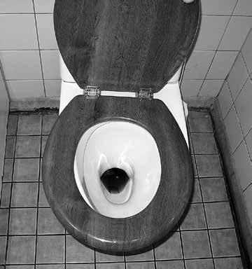 Käytännössä se on vain yhteyskaatterin kuljettajan asunnossa, koska muut saaren vesiverkon osat ovat lämmittämättömiä ja tyhjennettävä talveksi ja avattava ja vesitettävä keväällä.