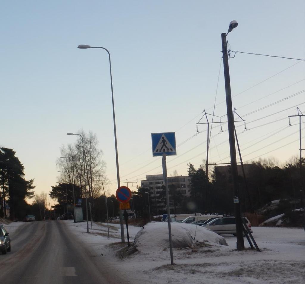 Töyryntien välissä.