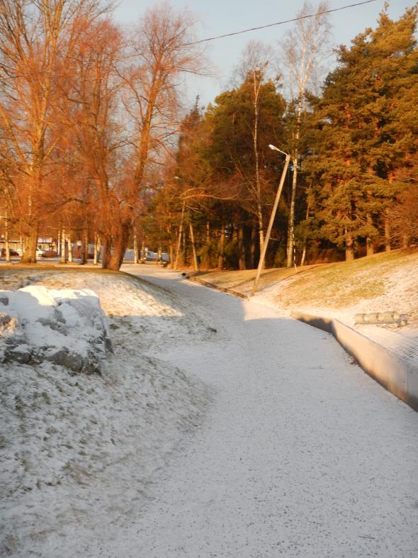 saavuttaessa on pimeä ja ahdas.