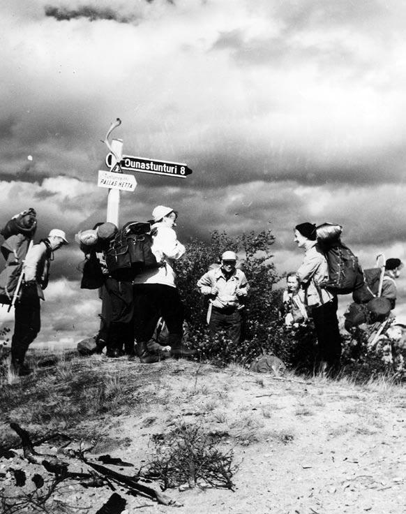 laiset yritettiin velvoittaa 1880-luvulla hoitamaan matkalaisten majoitusta ja kyyditystä, mutta sekään ei käytännössä toiminut.