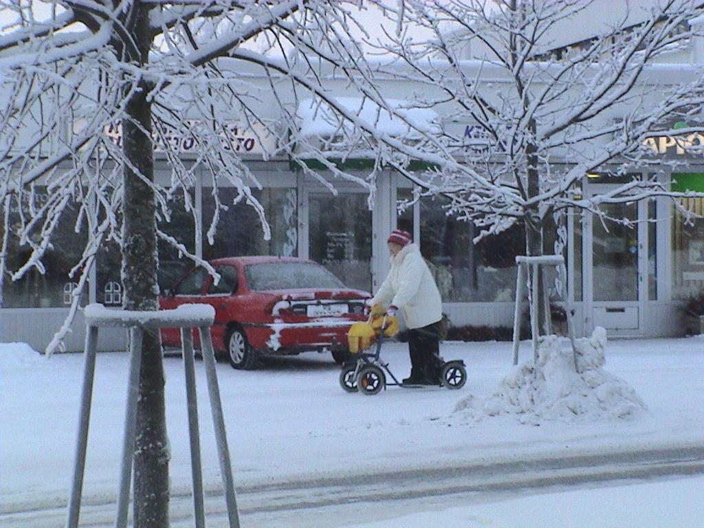 3. Asenteisiin liittyvät liikenneturvallisuusongelmat ja kehittämistarpeet alueella Suunnitelman yhteydessä asukkaille tehdyn kyselyn mukaan liikenneturvallisuus Keski- Karjalan seudulla on