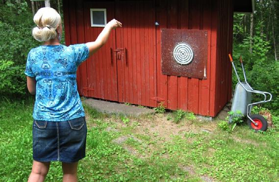 Eero J Laamanen / Vastavalo.fi Leena Partanen / Vastavalo.fi Jorma Jämsen / Vastavalo.fi laulua tai paristokäyttöistä radiota.