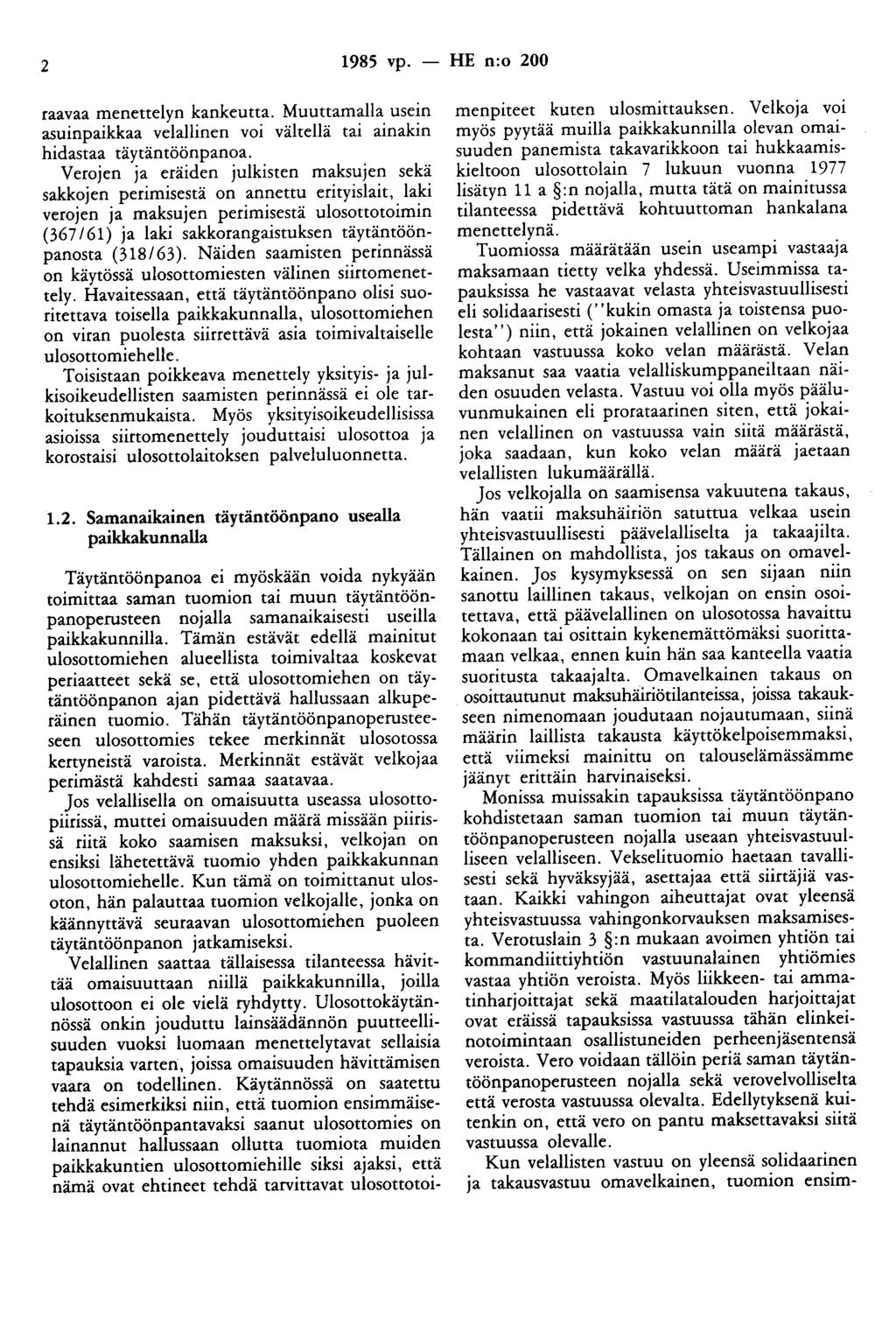 2 1985 vp. - HE n:o 200 raavaa menettelyn kankeutta. Muuttamalla usein asuinpaikkaa velallinen voi vältellä tai ainakin hidastaa täytäntöönpanoa.