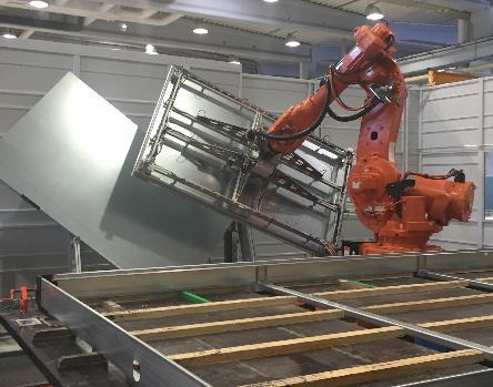 kaikin puolin Uusi robotti puolittanut liimausajan toimii ilman työntekijöitä Nykyinen