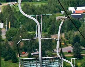 At the lower ski lift station there is a kiosk that sells tickets, as well as ice cream and soft drinks.