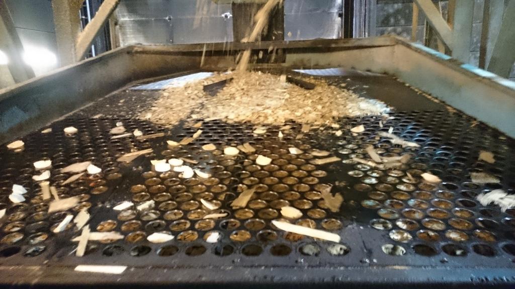 22 Hake seuloutuu tavallisesti alemmalle tasolle ennen seulan tason puoliväliä.