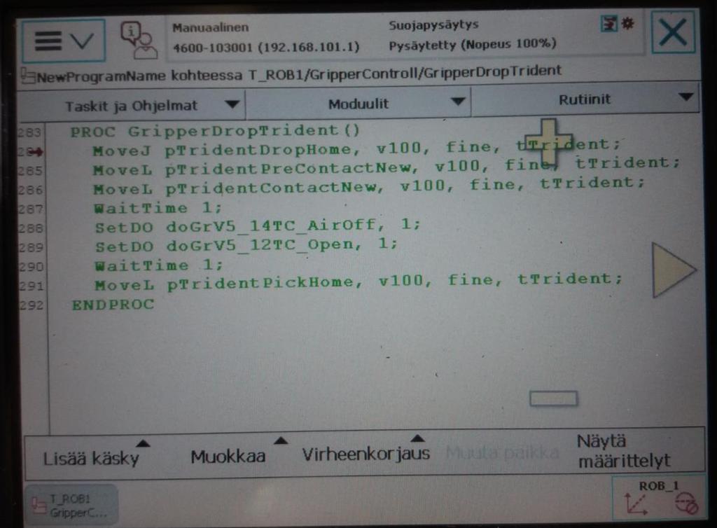 22 Kuvassa 18 on esitetty rutiini, joka ohjaa robotin irrottamaan kolmileukatarttujan. MoveJ -käsky ohjaa robotin liikkumaan nivel-liikkeellä (eng. joint movement).