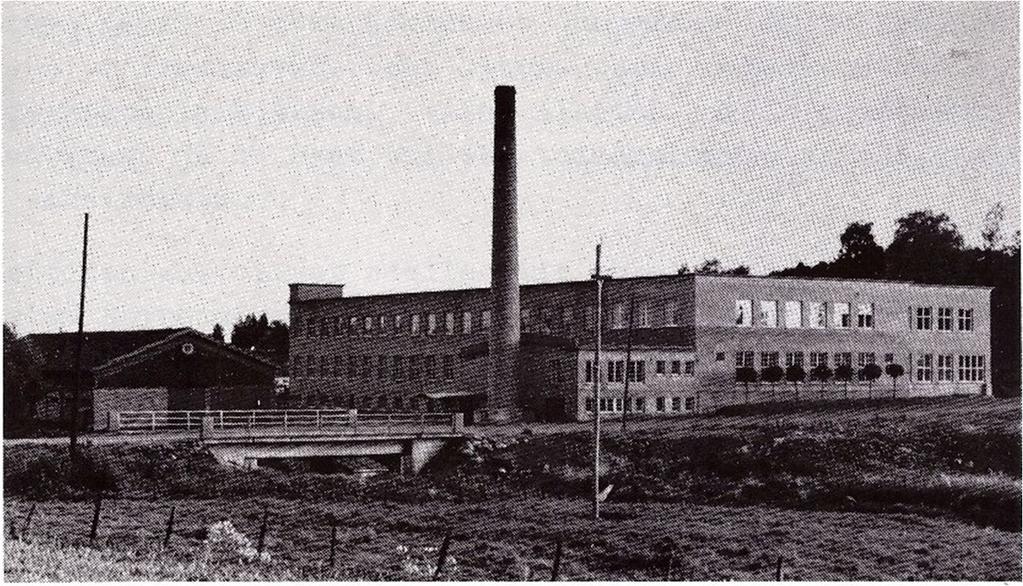 Tämä kasvatti tapettien kysyntää entisestään ja tehtaalle hankittiin uusia painokoneita vain loturan valmistusta varten. Vuoteen 1960 mennessä tehtaalla oli jo noin 60 hlöä töissä.