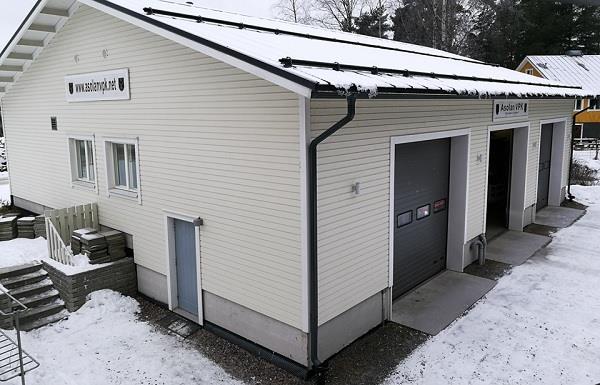 8 3.2 Kalustohalli Kalustohalli on ollut toimiva ja sieltä on hyvä operoida hätäkeskuksen välittämiä tehtäviä.